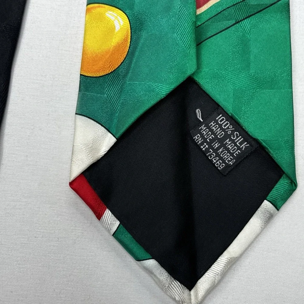 Vintage Looney Tunes Mania Silk Neck Tie Bugs Bunny Pool Billiards Cartoon USA